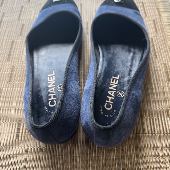 CHANEL Navy and Black Suede Loafers - Picture 2 of 4